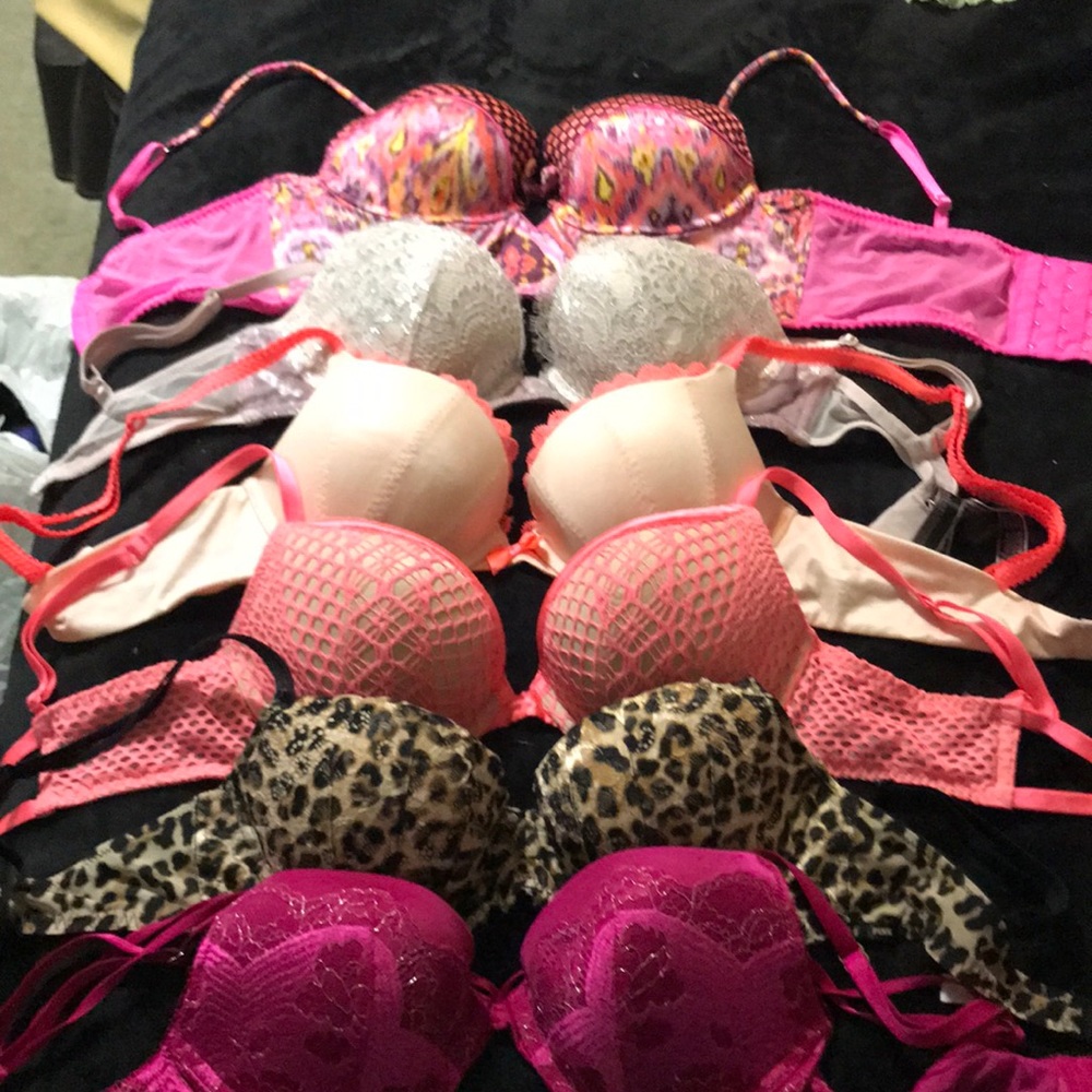 Six 34b Victoria secret bras price for all 6